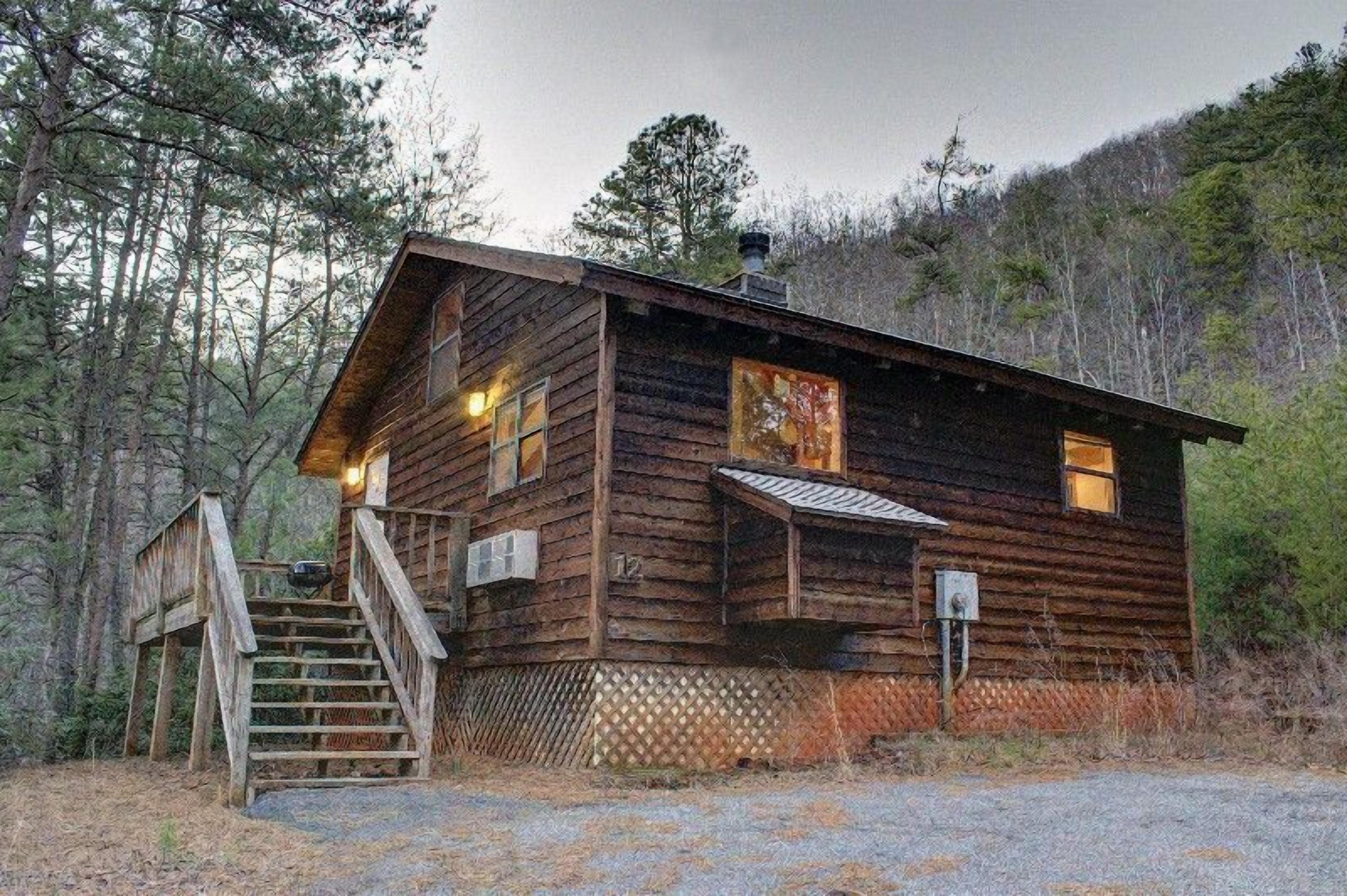 1 Bedroom Cabin in Sautee Nacoochee (370 Mountain Madness Drive) in Helen, United States