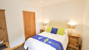 1 bedroom, premium bedding, iron/ironing board, free WiFi