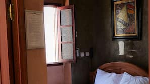 In-room safe, free WiFi, linens