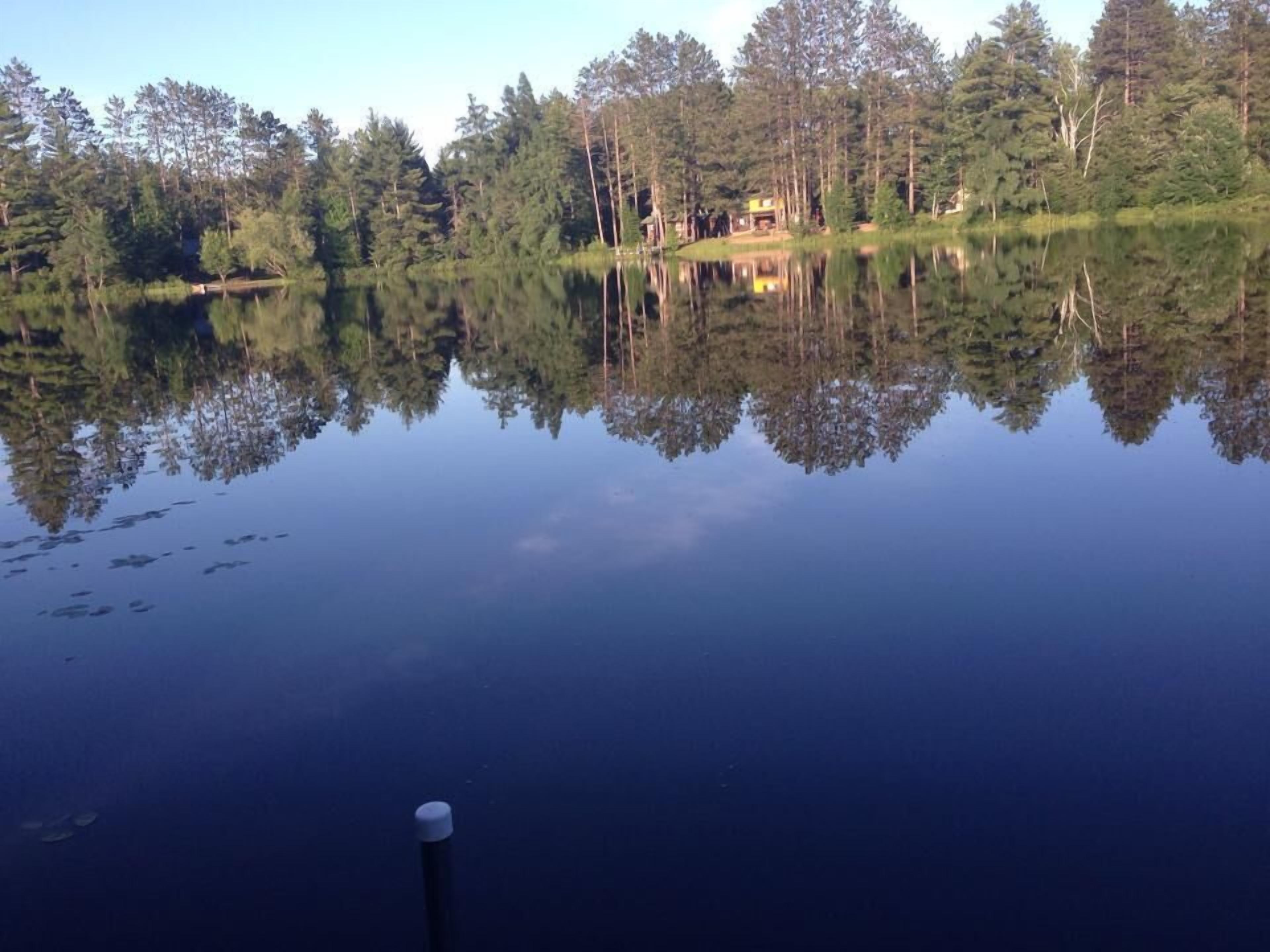 Secluded lake cabin on 2 acres with swimming beach, dock & sauna, new roof in Marquette, United States