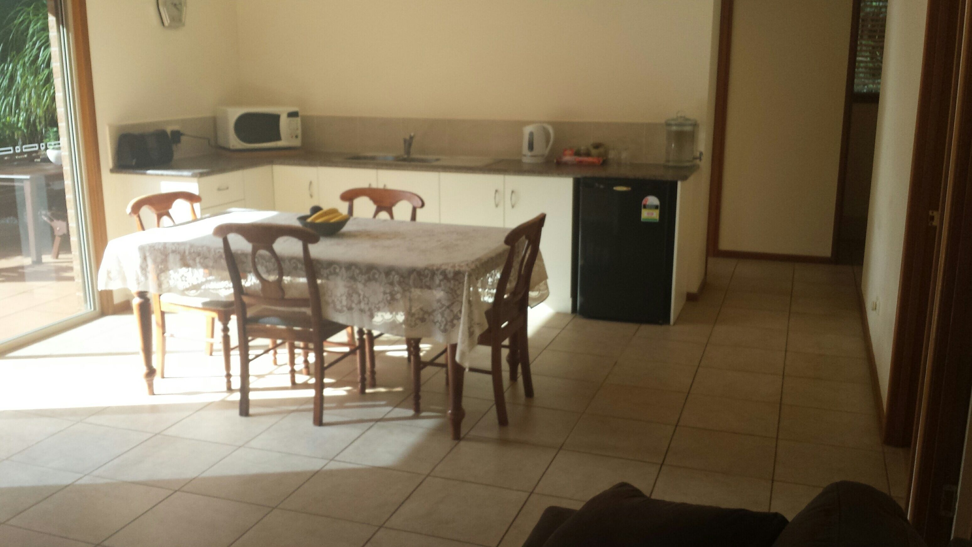 2 Bedroom Private and Modern Guest Unit in Beautiful Highfields