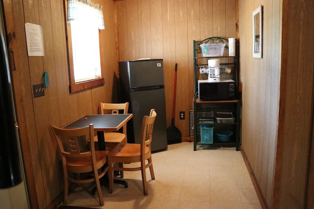 Ec Lake Gaston Cabin In Natural Woodland Setting On Beautiful Lake