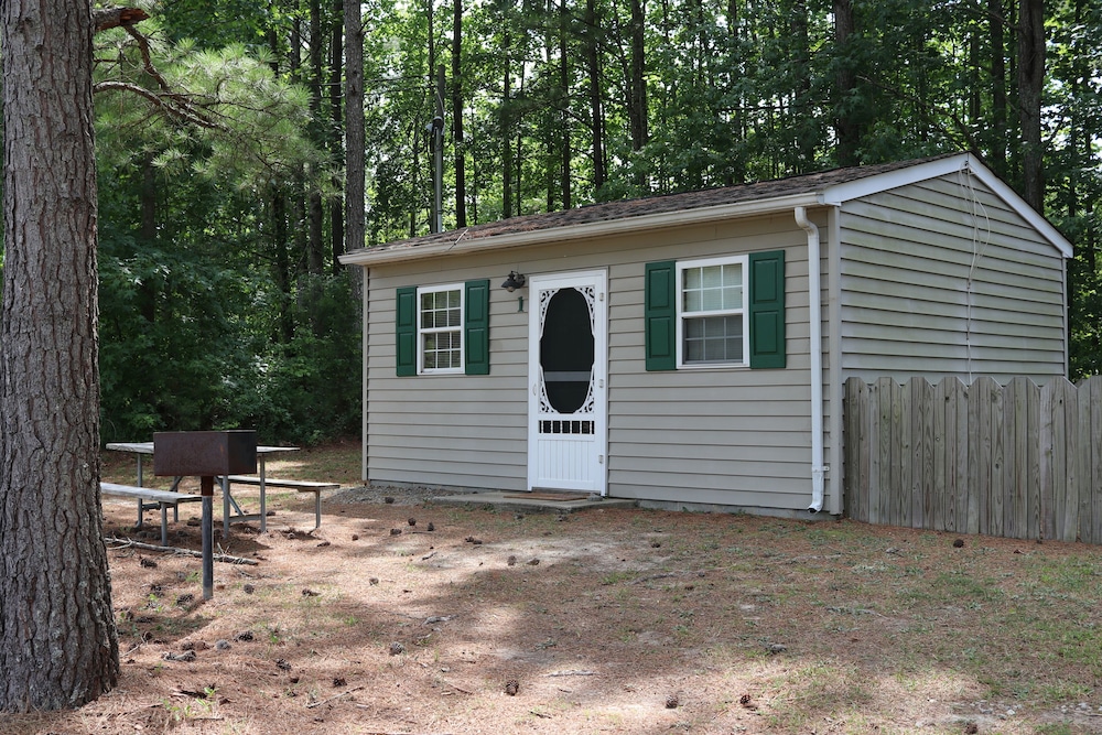 Ec Lake Gaston Cabin In Natural Woodland Setting On Beautiful Lake
