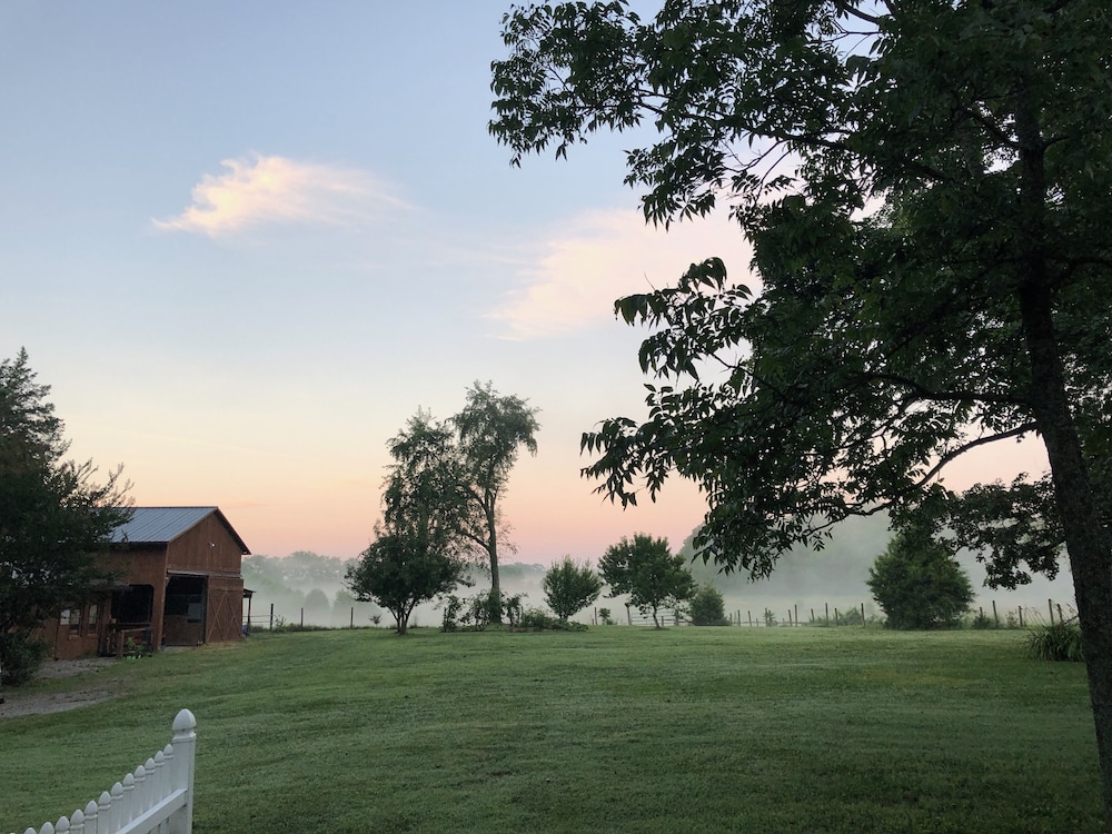 Cowboy Guest House in Serene Farm Setting---pet Friendly! Close to Chattanooga in Dalton, United States