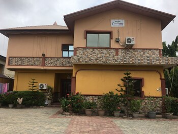 Lancaster Hotel & Suites