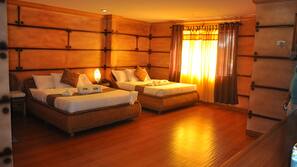 Desk, iron/ironing board, linens, wheelchair access