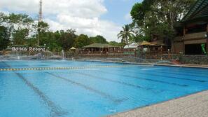 13 outdoor pools