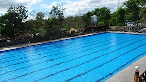 13 outdoor pools