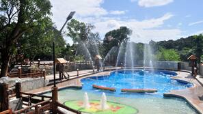 13 outdoor pools
