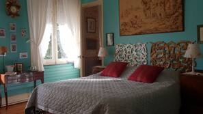 Premium bedding, individually decorated, individually furnished, desk