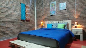 Desk, iron/ironing board, free WiFi, linens