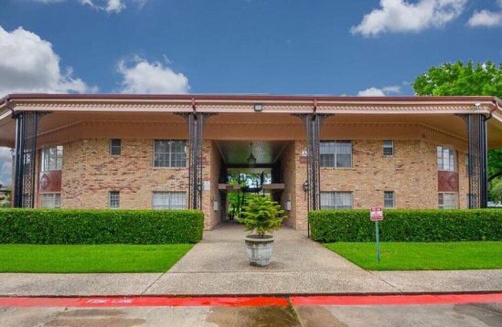 Modern Condo Best Location. Galleria Area. Houston Vrbo