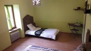Matelas mémoire de forme, bureau, rideaux occultants