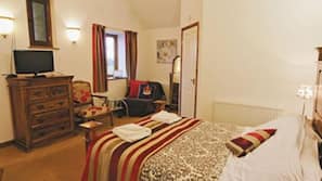 1 bedroom, iron/ironing board, free WiFi, linens