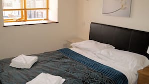 2 bedrooms, iron/ironing board, free WiFi, linens