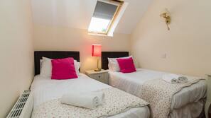 2 bedrooms, iron/ironing board, free WiFi, linens