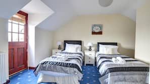 3 bedrooms, desk