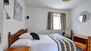 3 bedrooms, desk