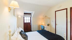 2 bedrooms, iron/ironing board, free cots/infant beds, free WiFi