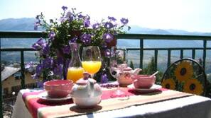 Petit-déjeuner buffet (6.50 EUR par personne)