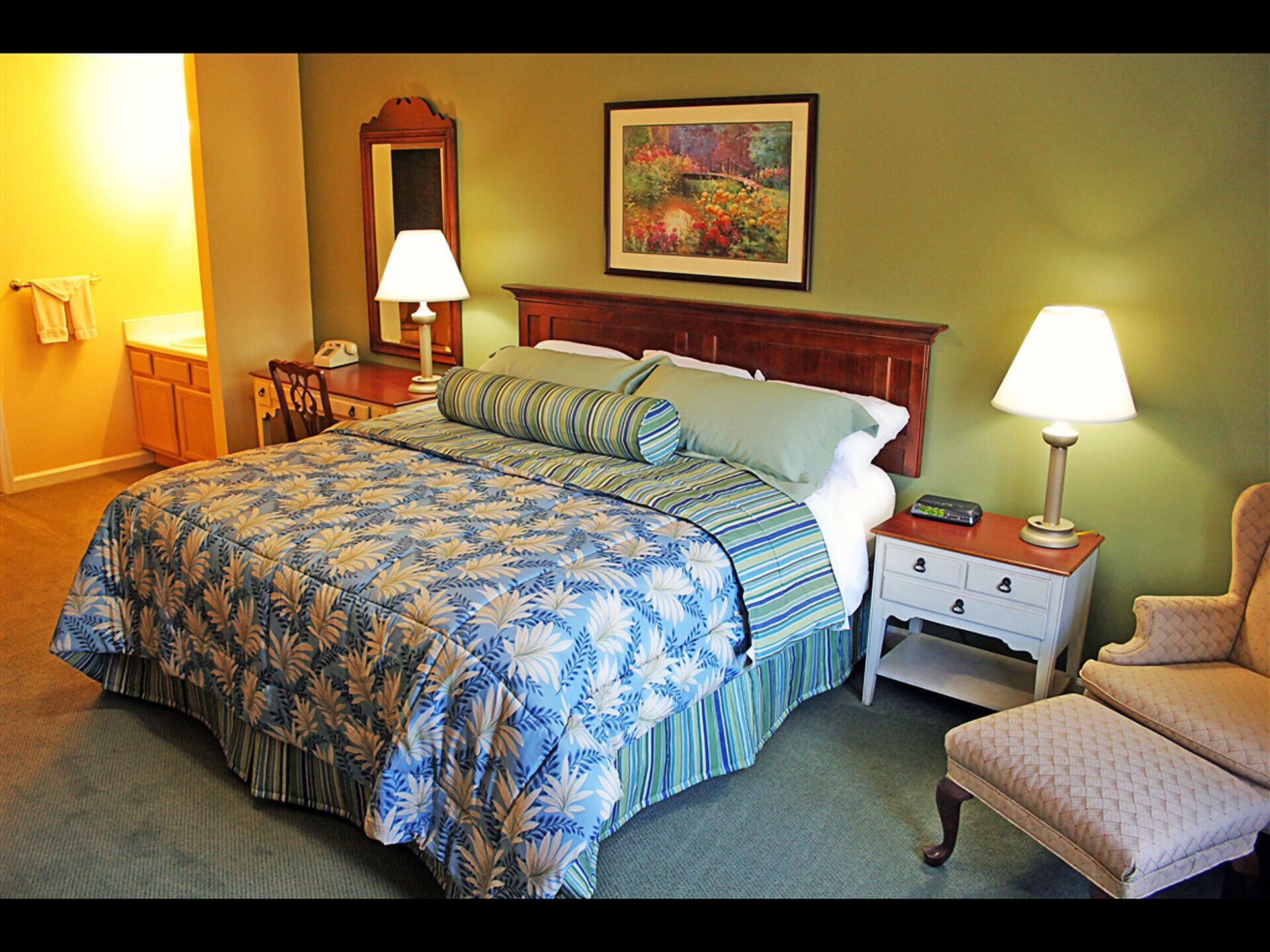 4 Bedroom Private Vacation Home in McGaheysville (Sleeps 12) in Harrisonburg, United States