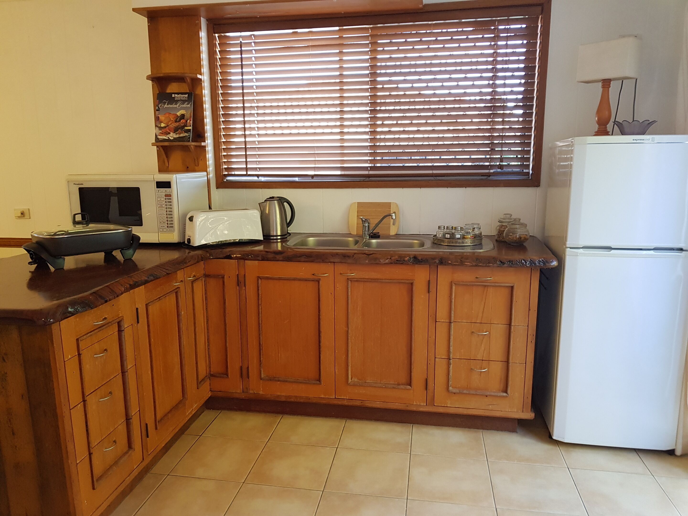 Private Self Contained air Conditioned bed Sitter - Bed and Breakfast