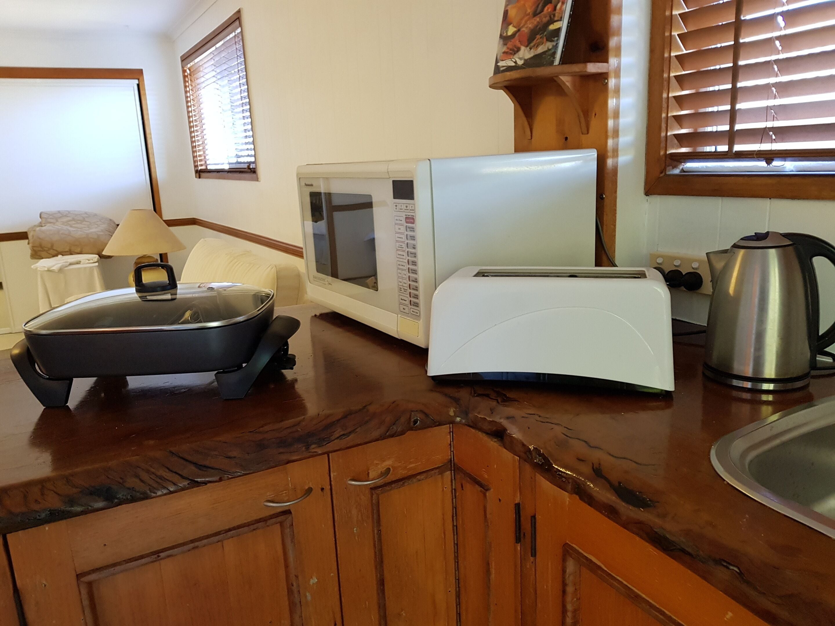 Private Self Contained air Conditioned bed Sitter - Bed and Breakfast