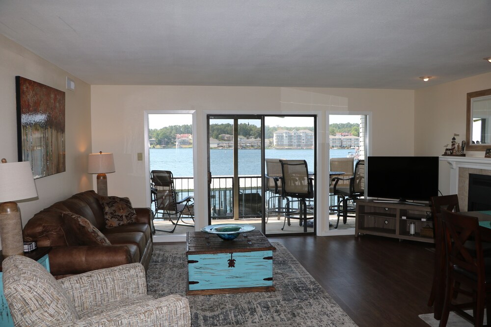 Waterfront Condo, Great Views, and Great Location. Lake Hamilton Vrbo