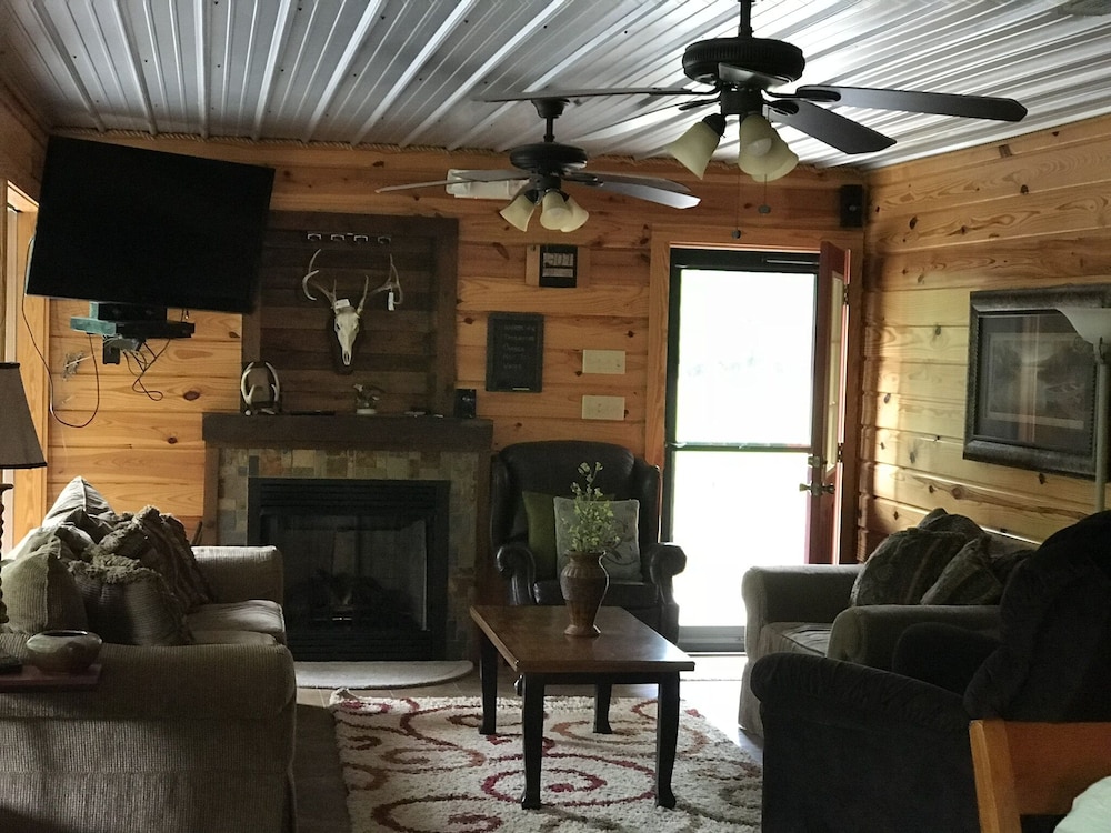 A Beautiful Cabin On Little Missouri River! New lower rates added