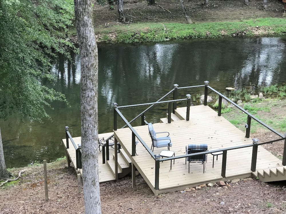 A Beautiful Cabin On Little Missouri River! New lower rates added