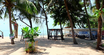 Tharadol Beach Resort