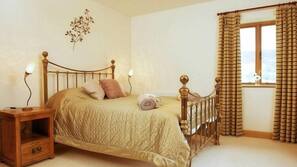 Iron/ironing board, free WiFi, linens