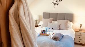 Iron/ironing board, free WiFi, linens
