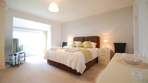 3 bedrooms, iron/ironing board, free WiFi, linens