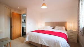 3 bedrooms, iron/ironing board, free WiFi, linens