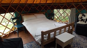 1 Schlafzimmer, individuell eingerichtet, kostenloses WLAN, Bettwäsche