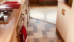 Fridge, microwave, oven, hob