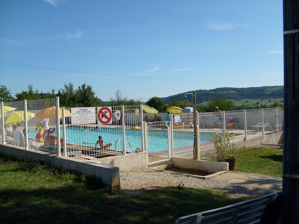 Camping Les Chenes Clairs in Condat, France