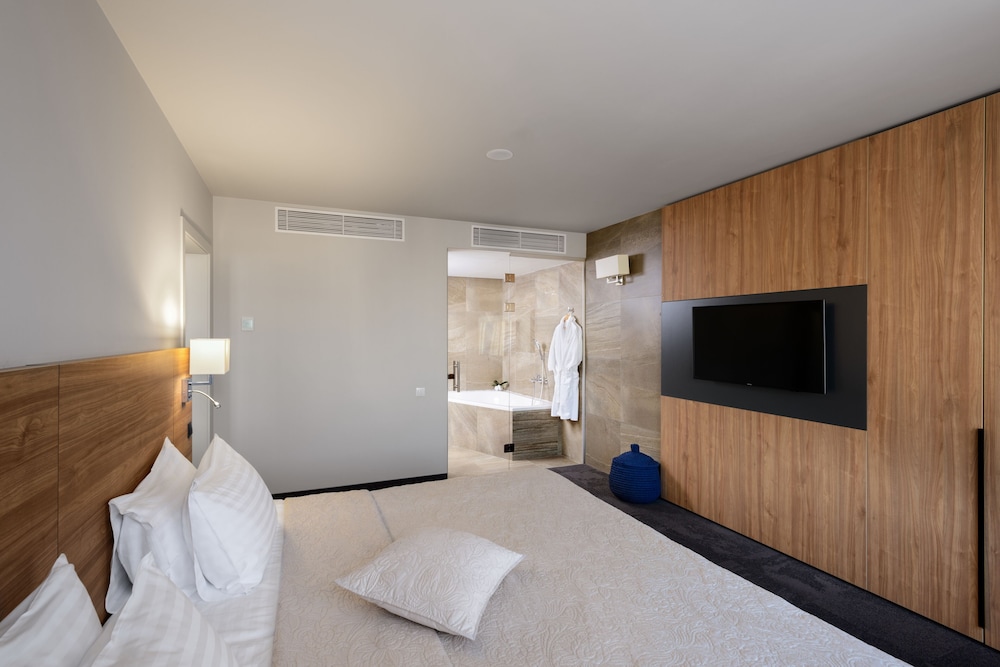 Photo - Favor Park Hotel