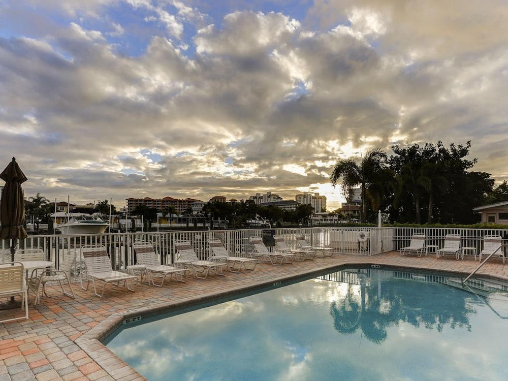 Clearwater Beach Waterfront With Private Rooftop Terrace, Clearwater