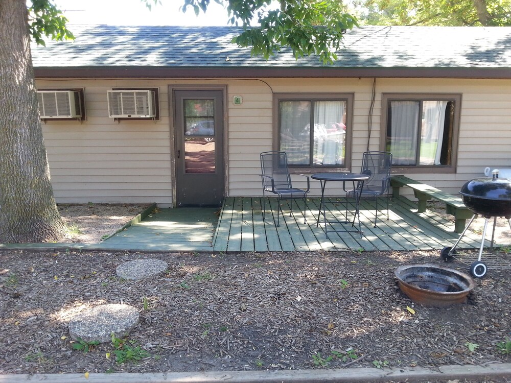 Cottage 4 is great for family gatherings, & fishing on Lake Osakis