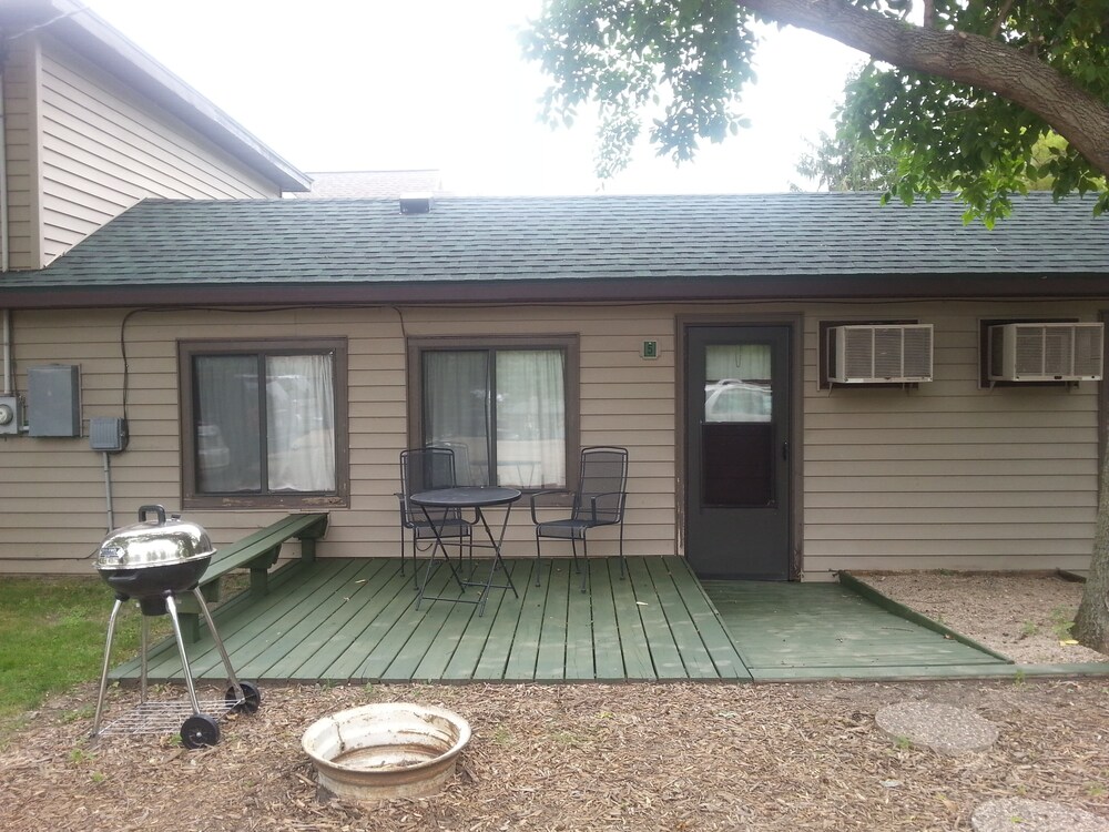 Cottage 5 is great for family gatherings, & fishing on Lake Osakis