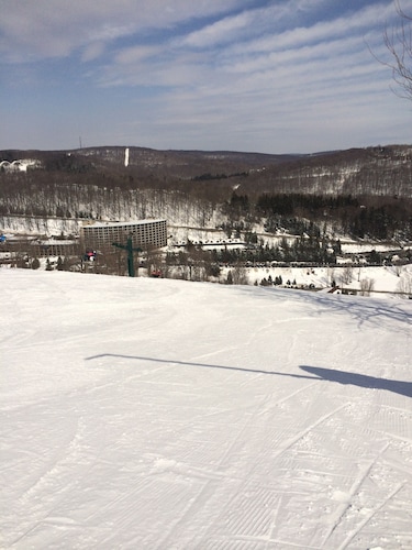 Seven Springs Mountain Resort Hotels Find Seven Springs Mountain Resort On Top O The Avalanche Ski In