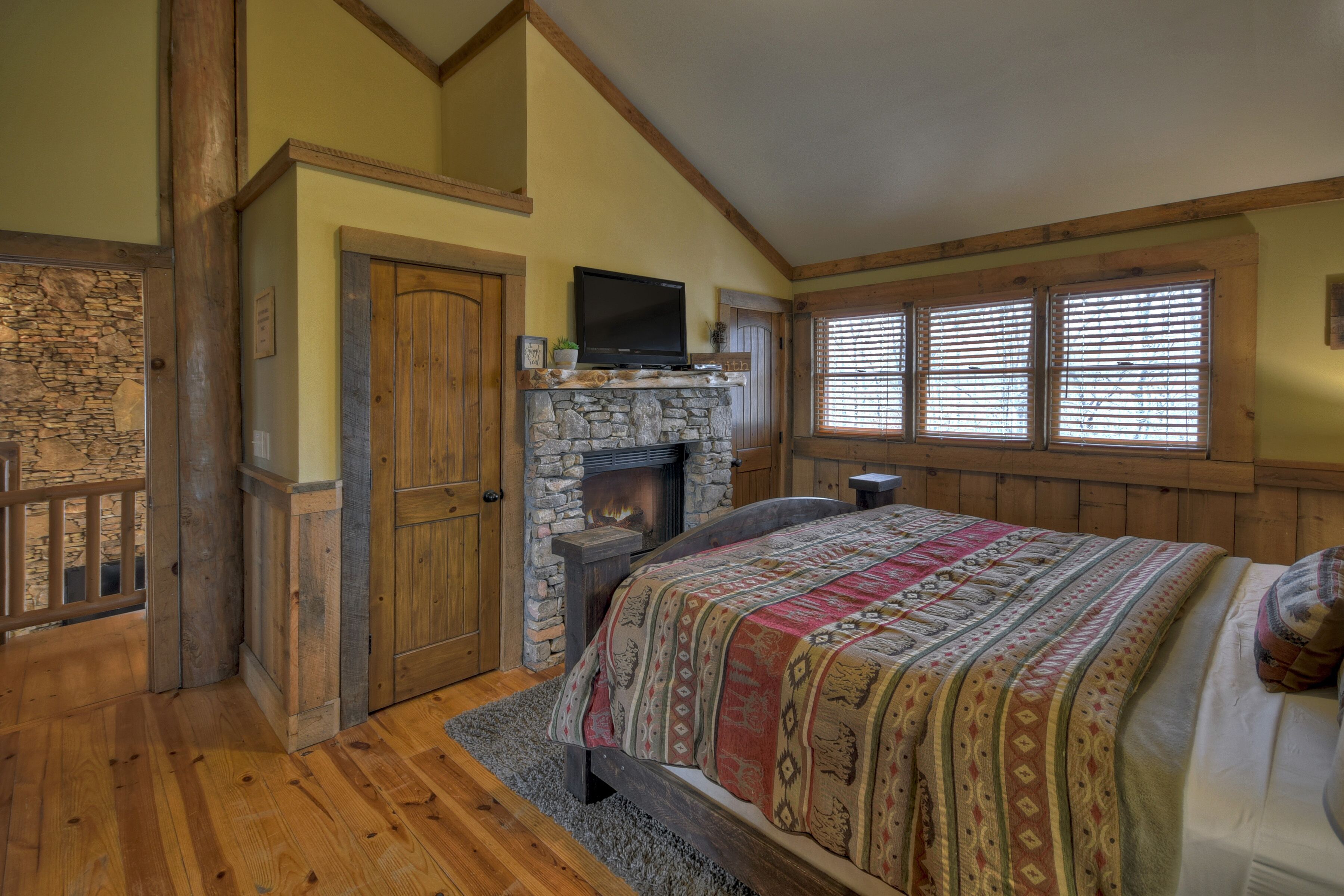 HikeTrails right outside your door!!  Secluded/Views in Blue Ridge, United States