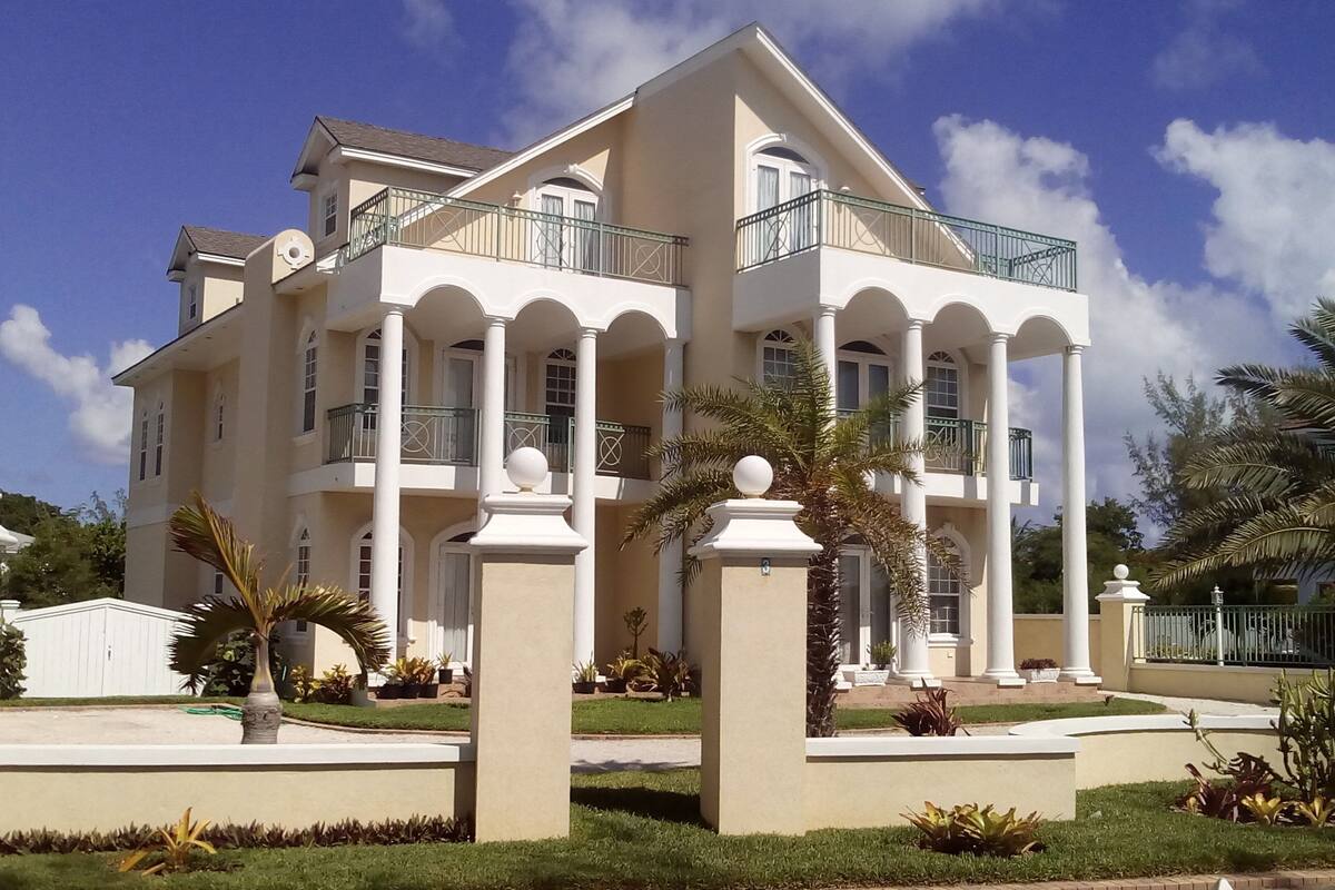 Oceanspray Opulent Beach House W Saltwater Pool In The Heart Of The Bahamas In Nassau Expedia Oceanspray Opulent Beach House W Saltwater Pool In The Heart Of The Bahamas In Nassau Expedia