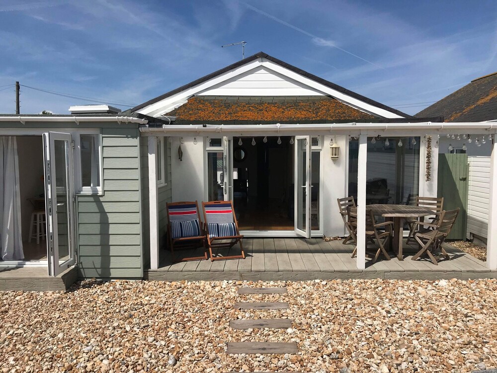 Idyllic Railway Carriage Beach House in the Historic Sussex Village of
