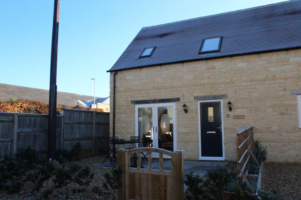 Lovely Cotswold Holiday Cottage Within Walking Distance Of