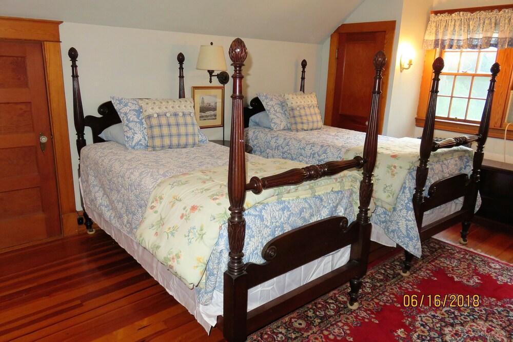 Ski the White Mountains! Slopes within 20 min! 3 Bdrm, 2.5 Bath