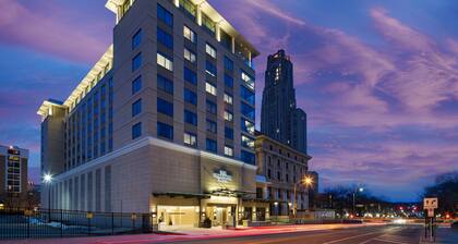 The Oaklander Hotel, Autograph Collection