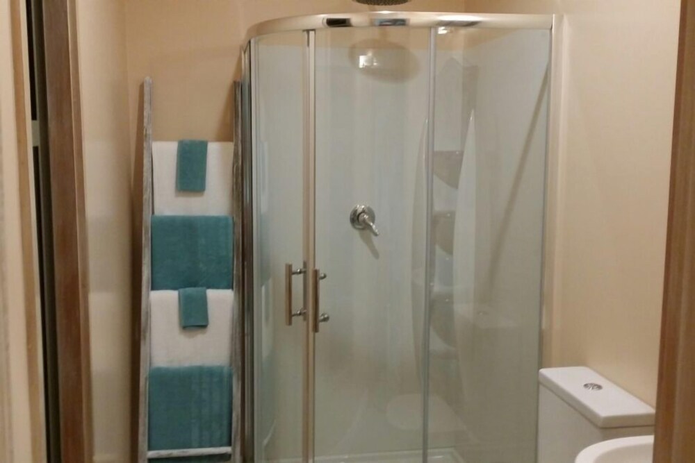 Twin Palms Ocean Beach, French Country Lounge Deals & Reviews